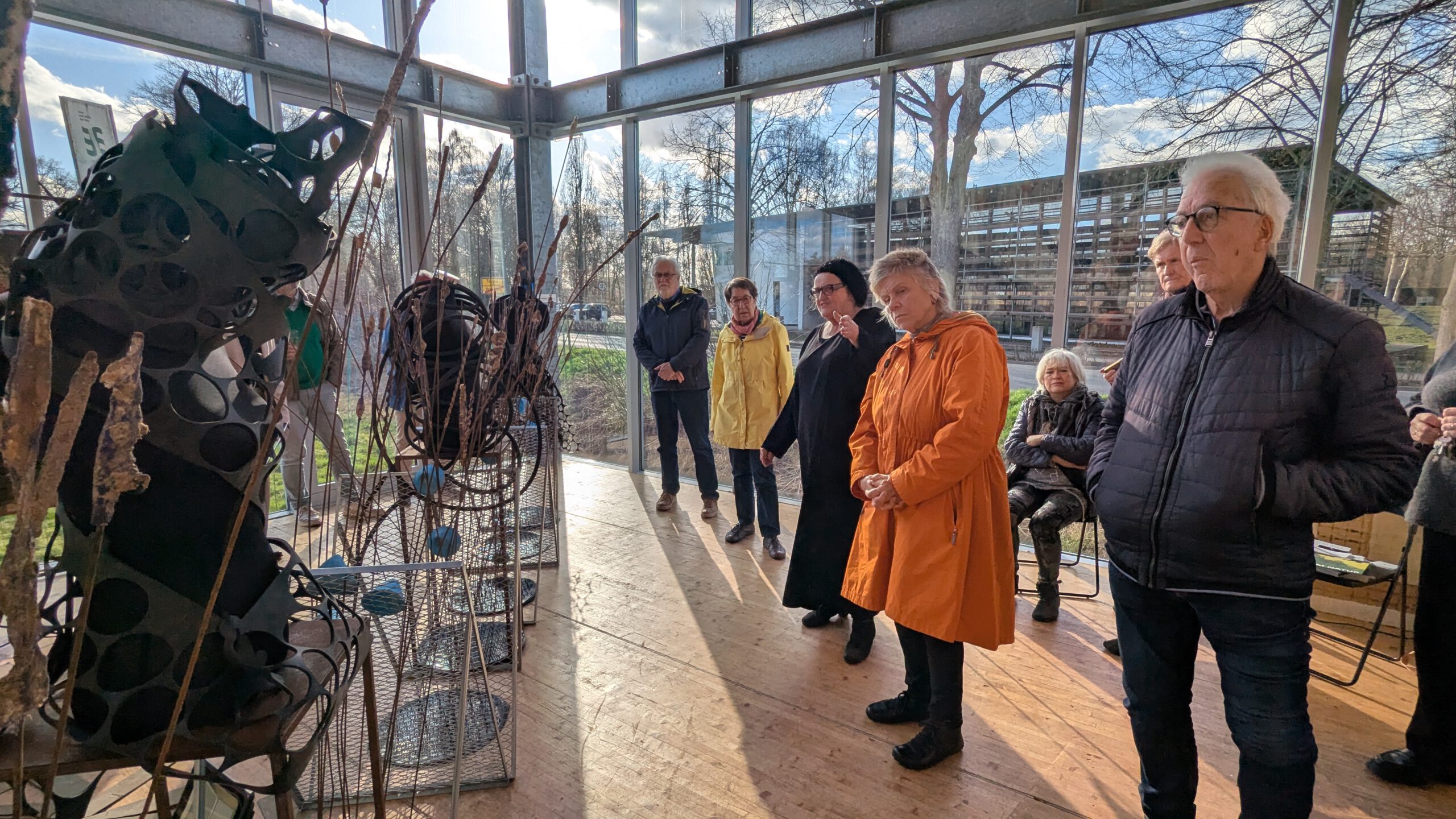 Zwischen Himmelsrichtungen und Stahl – Eine Vernissage voller Klang und Licht